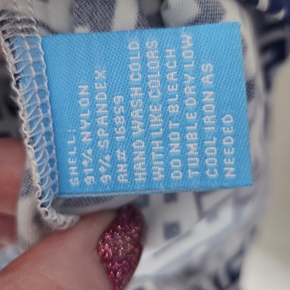 J McLaughlin Navy and White Geometric Women's Top Blouse 3/4 Sleeve - Picture 4 of 4